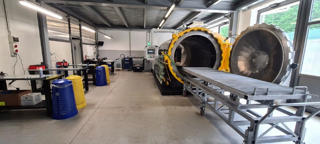 Autoclave composite pour l'aérospatiale avec contrôle de température précis et récipient haute pression pour durcissement constant